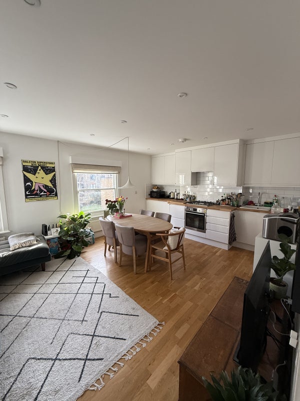 Room South Island Place in Greater London