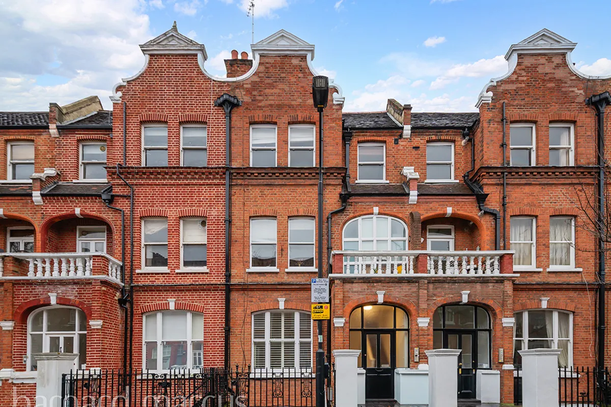 Flat Fairholme Road in Greater London