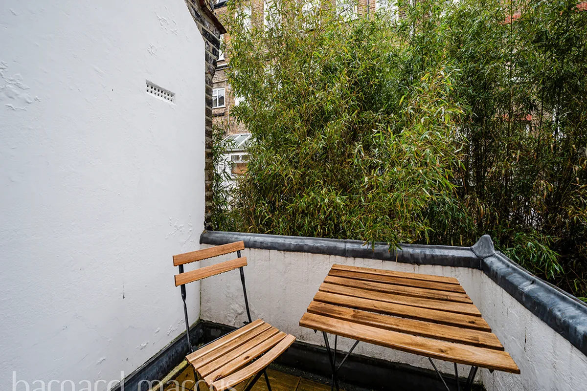Flat Fairholme Road in Greater London