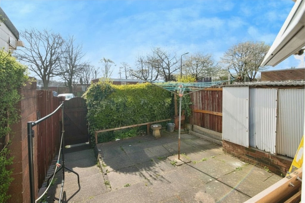 House Metric Walk in Sandwell