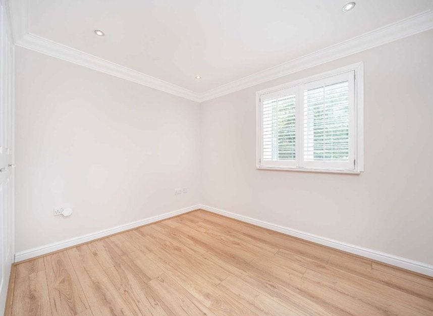 Flat Bennett Street in Greater London