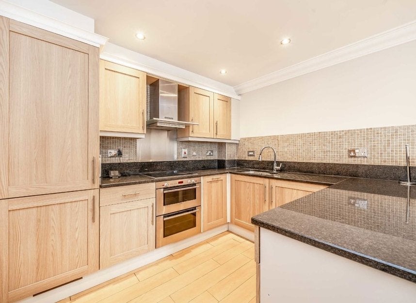Flat Bennett Street in Greater London