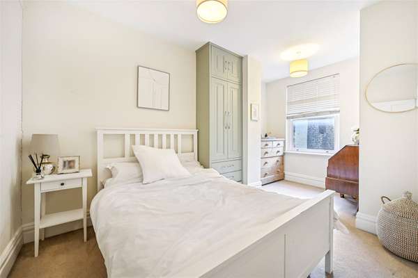 Flat Lillie Road in Greater London