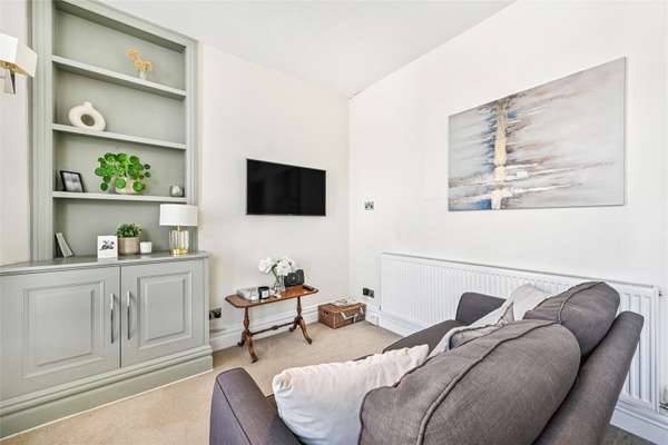 Flat Lillie Road in Greater London