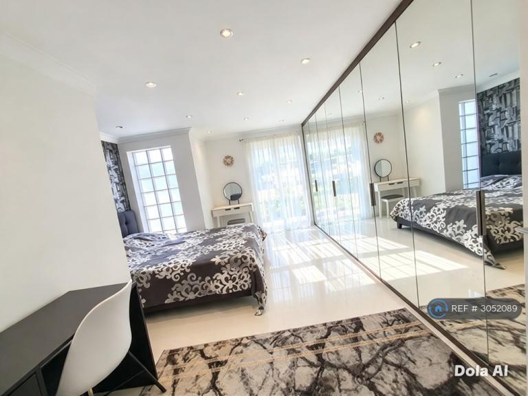 Flat Goldsworth Road in Woking