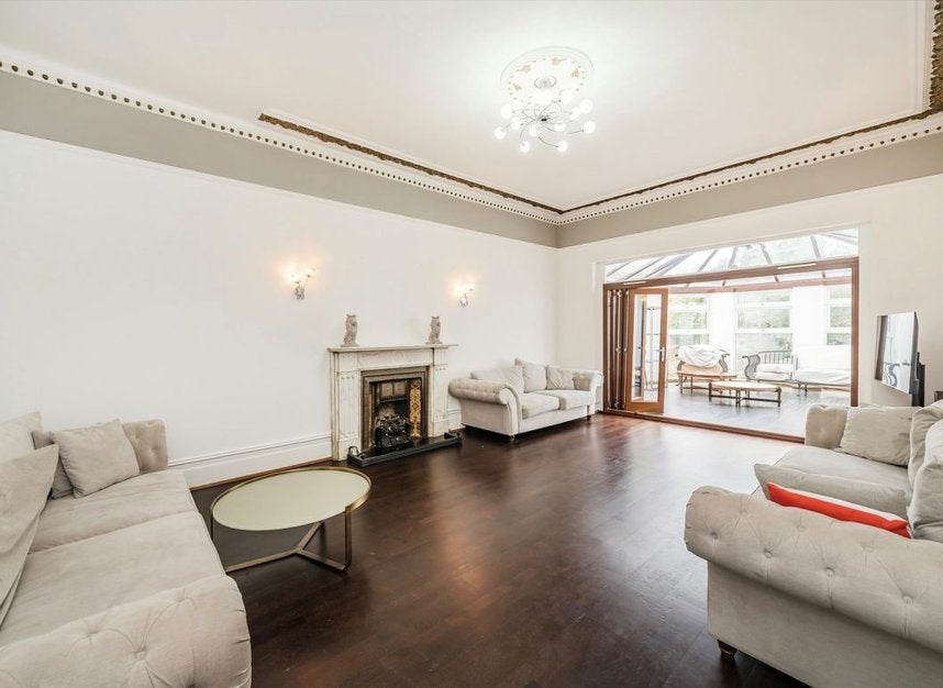 House Leopold Road in Greater London