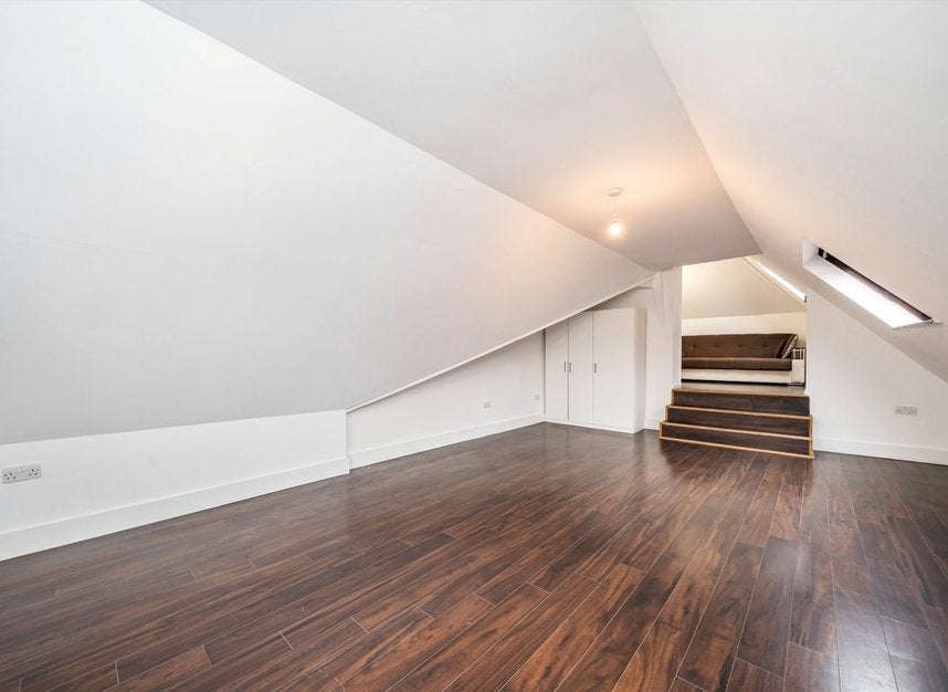 House Leopold Road in Greater London