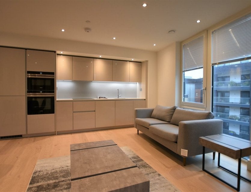 Flat Bentinck Road in Greater London