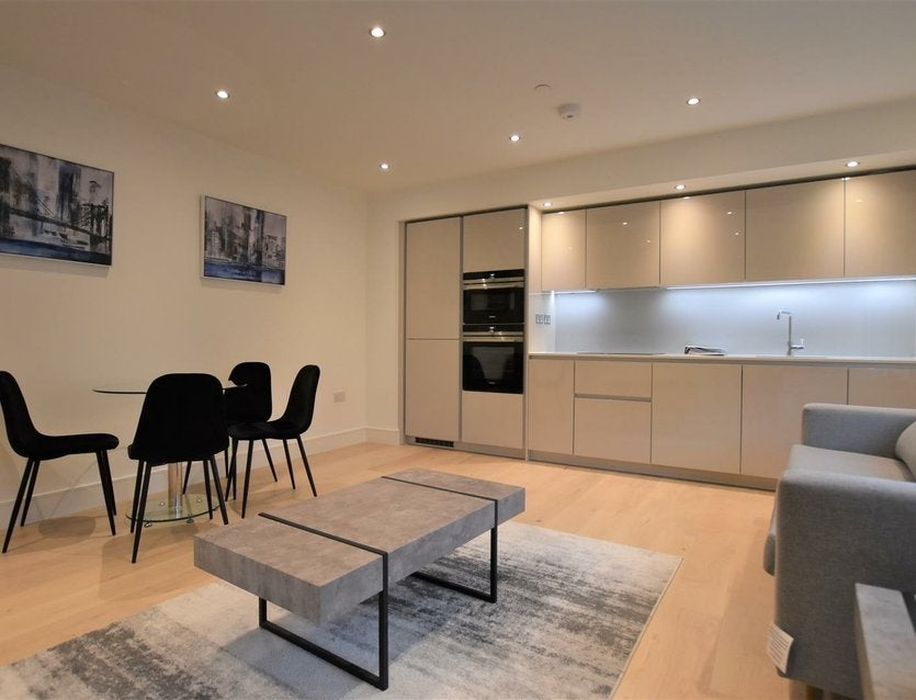 Flat Bentinck Road in Greater London