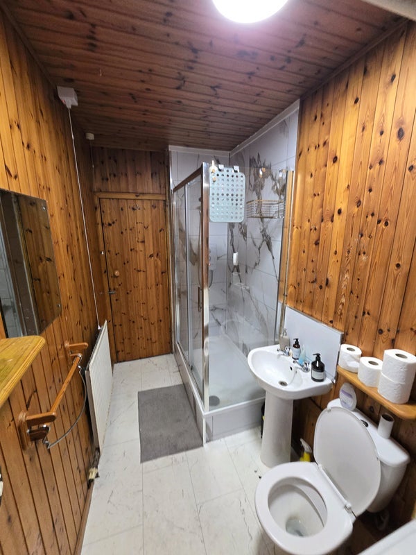 Room Reid Street in Rutherglen