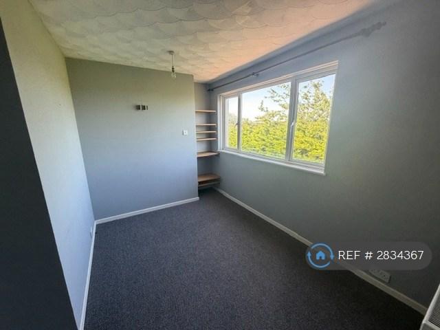 Flat Woodside Close in Northwood