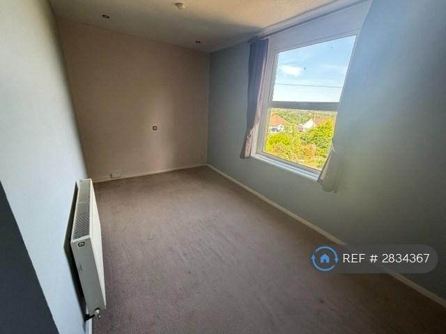 Flat Woodside Close in Northwood