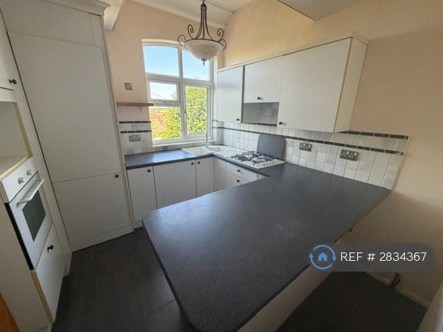 Flat Woodside Close in Northwood
