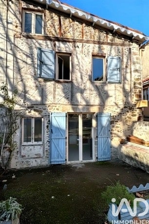 Maison Place de la République à Laroque-d'Olmes