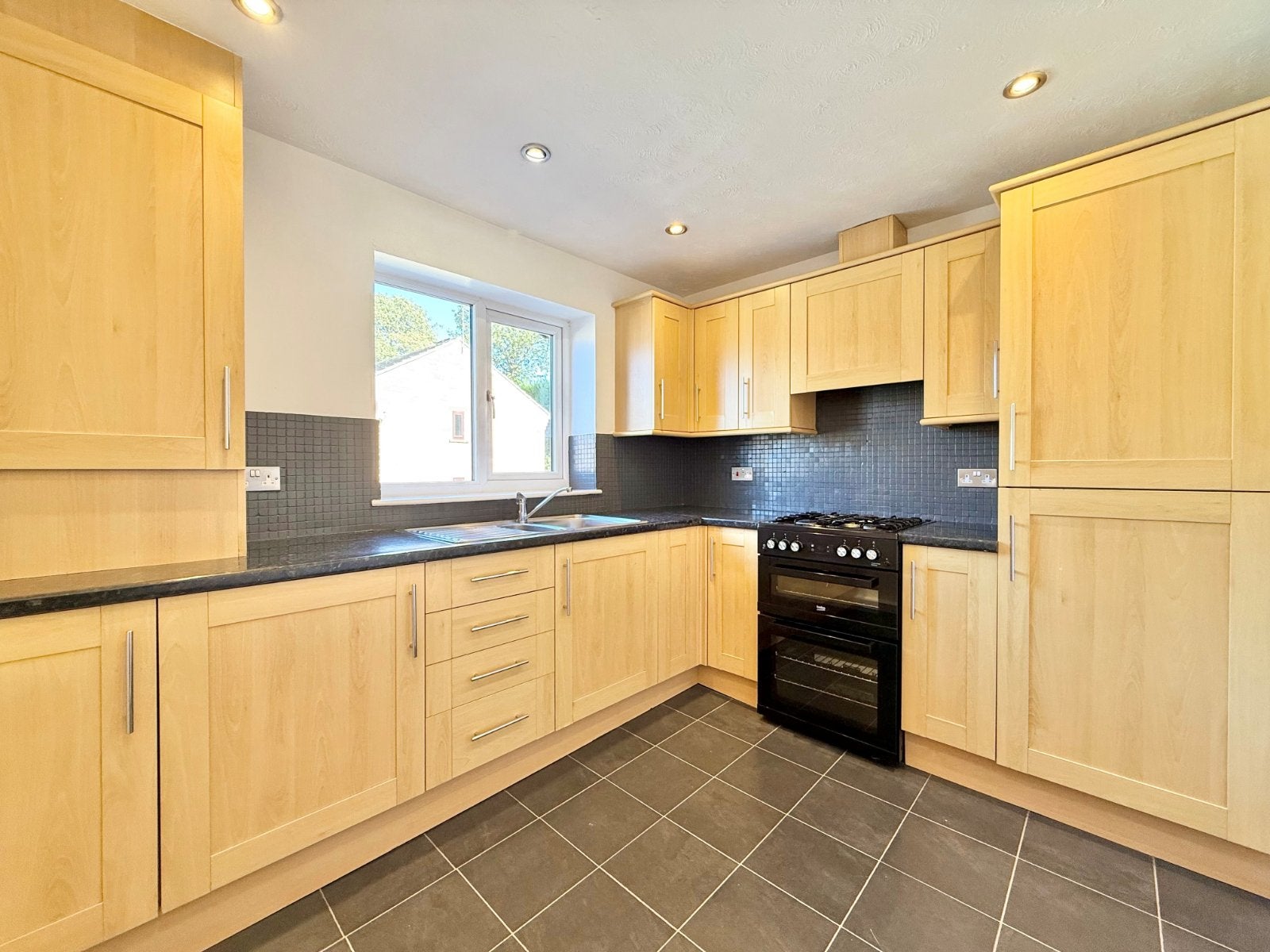 Flat Beaumont Avenue in Kirklees