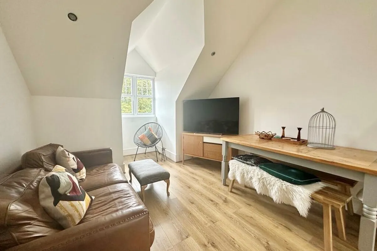 Flat London Road in Aston Clinton