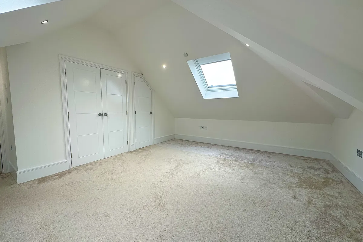 Flat London Road in Aston Clinton