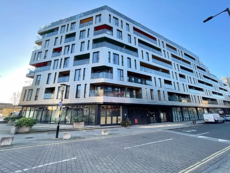 Flat Webber Street in Greater London