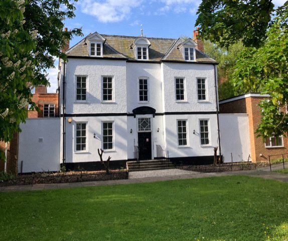 Flat Saint Mary's Square in Gloucester