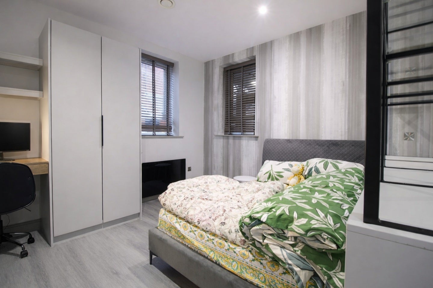 Flat Tankerville Place in Newcastle upon Tyne