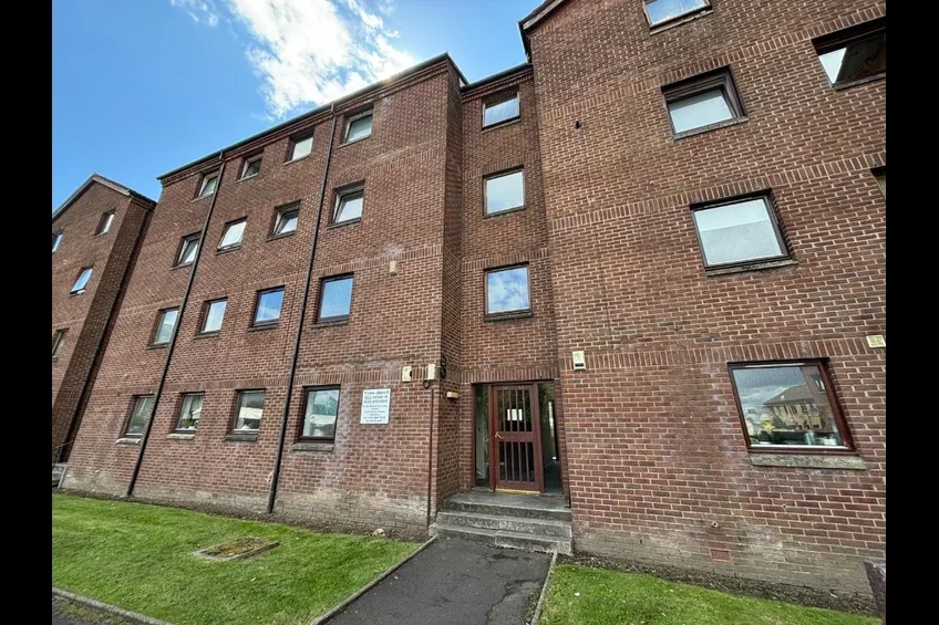 Flat Larkin Gardens in Paisley