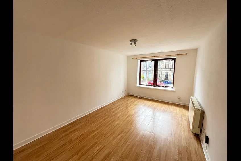 Flat Larkin Gardens in Paisley