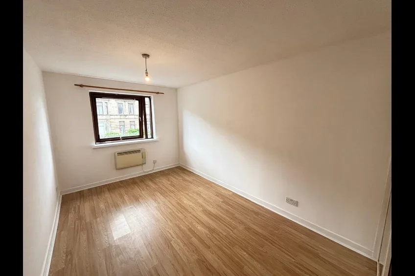 Flat Larkin Gardens in Paisley