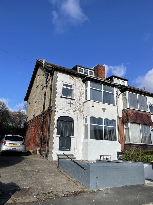 House Ash Road in Leeds