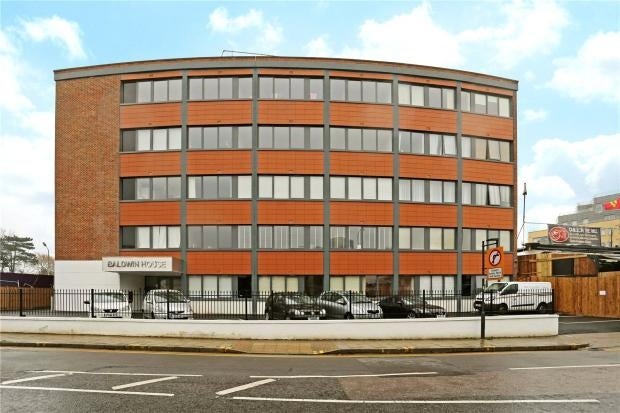 Flat Gayton Road in Greater London