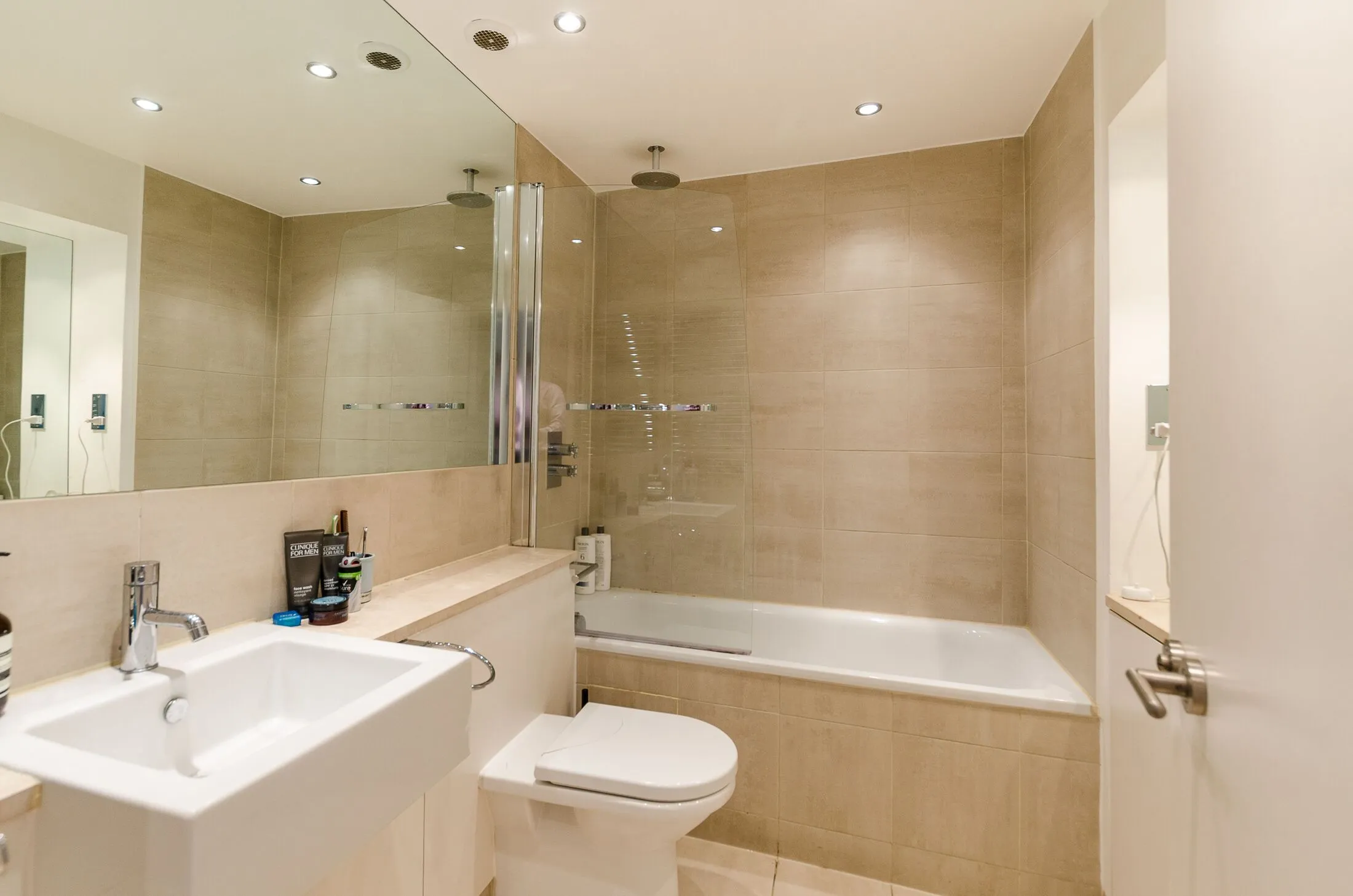 Flat Pembroke Place in Greater London