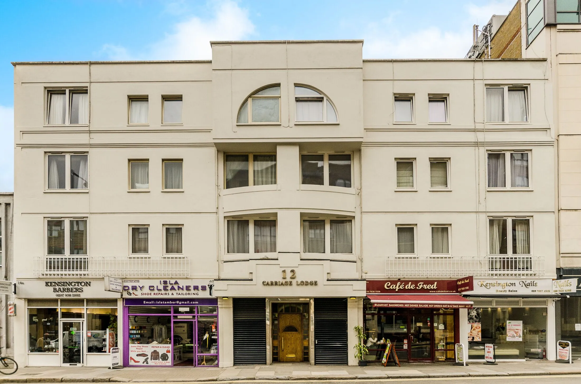 Flat Pembroke Place in Greater London