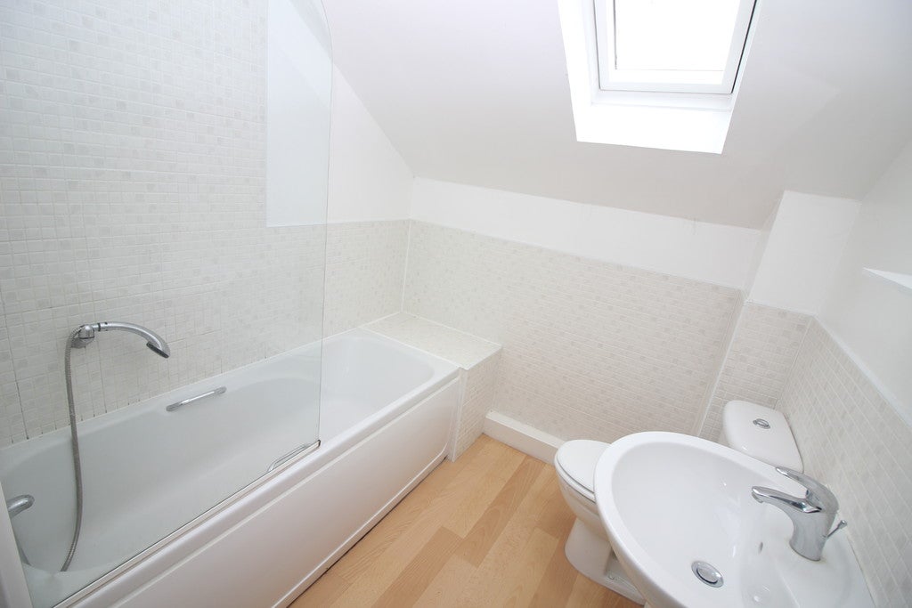 Flat Chepstow Close in Colburn