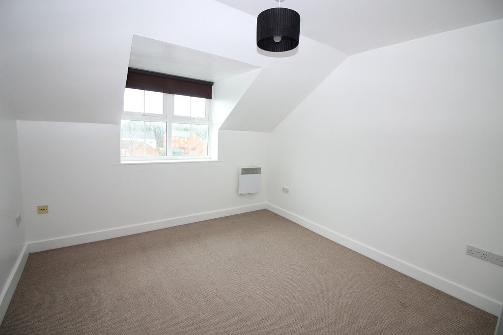 Flat Chepstow Close in Colburn