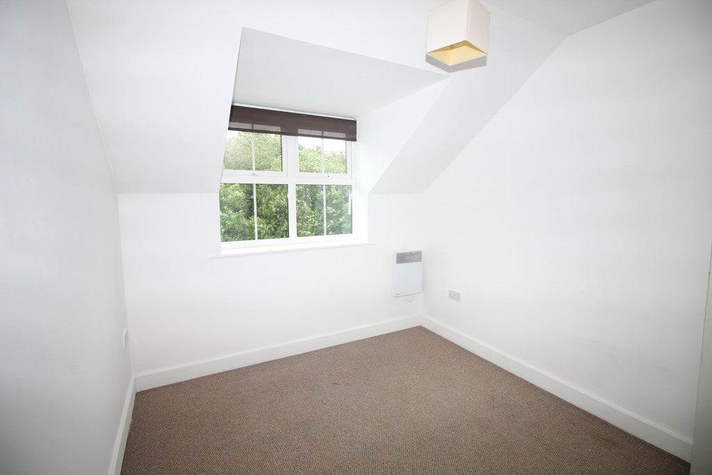 Flat Chepstow Close in Colburn