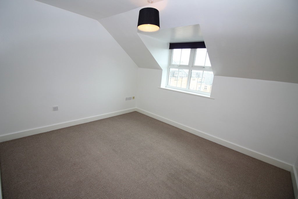 Flat Chepstow Close in Colburn