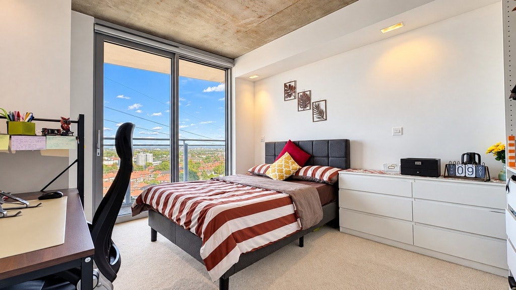 Flat Silvertown Way in Greater London