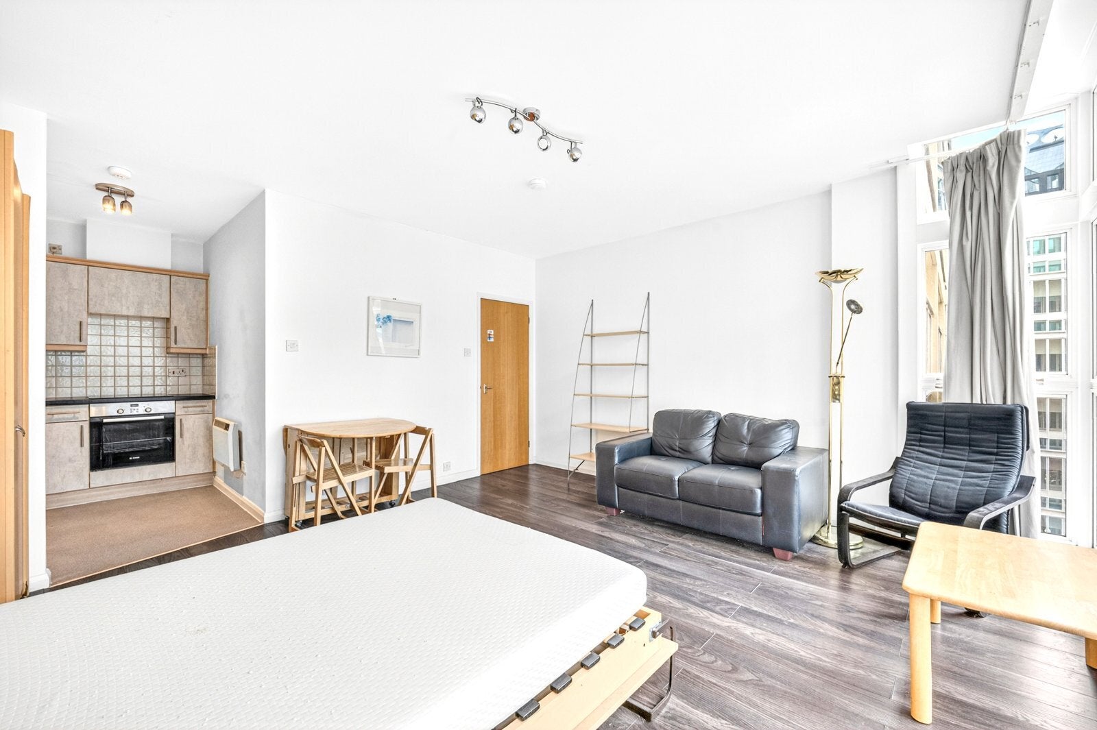 Flat Newington Causeway in Greater London