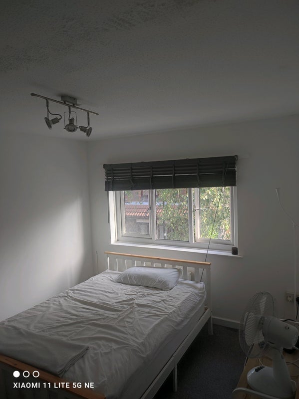 Room Bellflower Close in Greater London