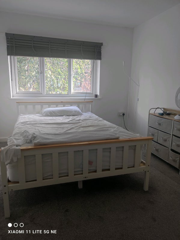 Room Bellflower Close in Greater London