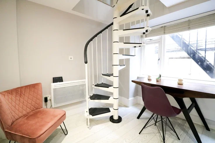 Flat Charlotte Street in Greater London