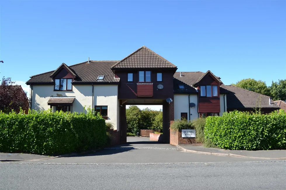 Flat Weydon Lane in Waverley