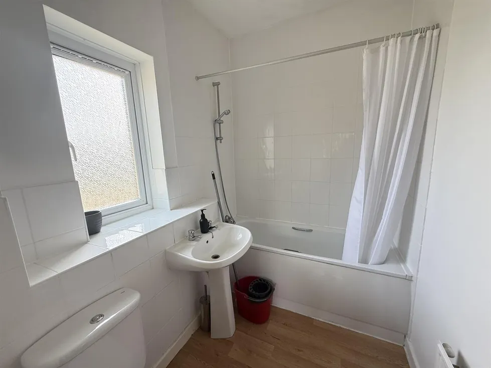 Flat Weydon Lane in Waverley
