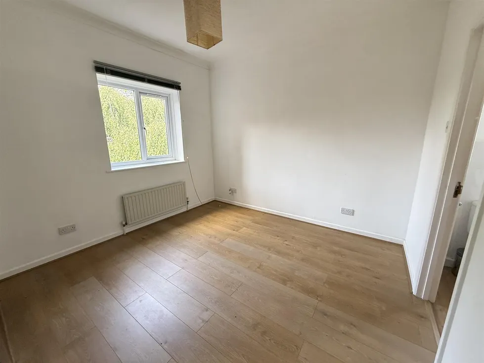 Flat Weydon Lane in Waverley