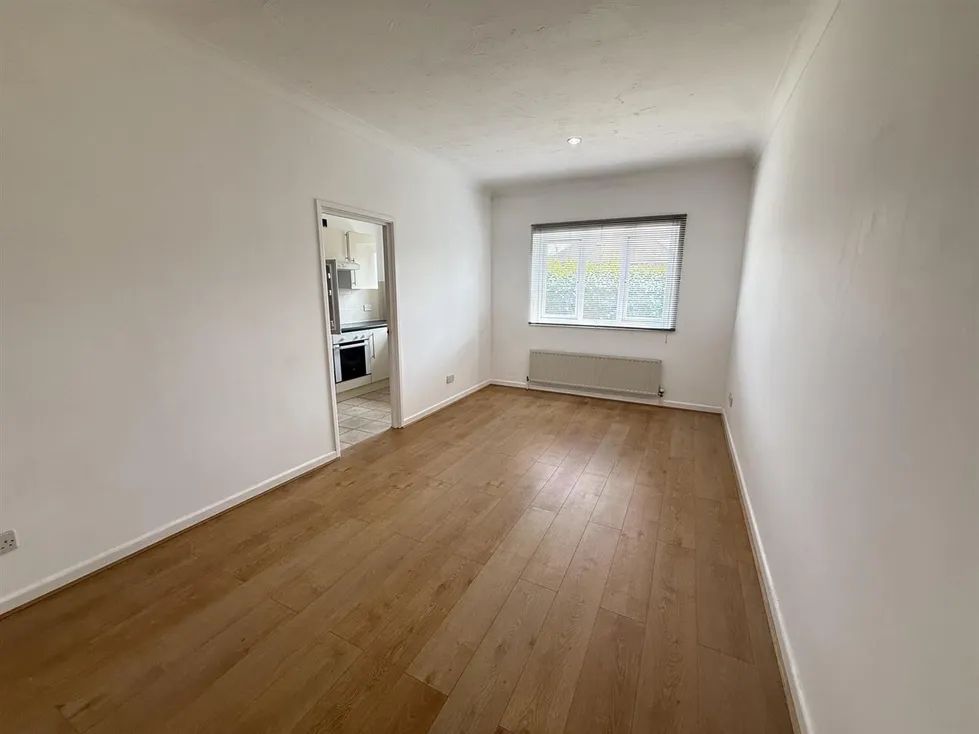 Flat Weydon Lane in Waverley