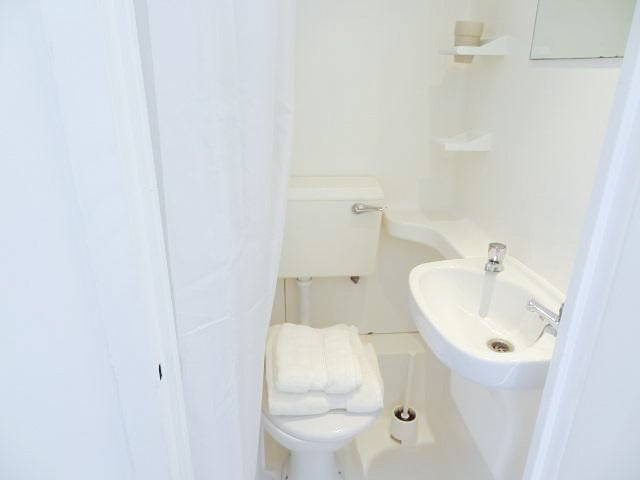 Room Fulham Palace Road in Greater London