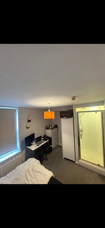 Room Lumley Avenue in Leeds