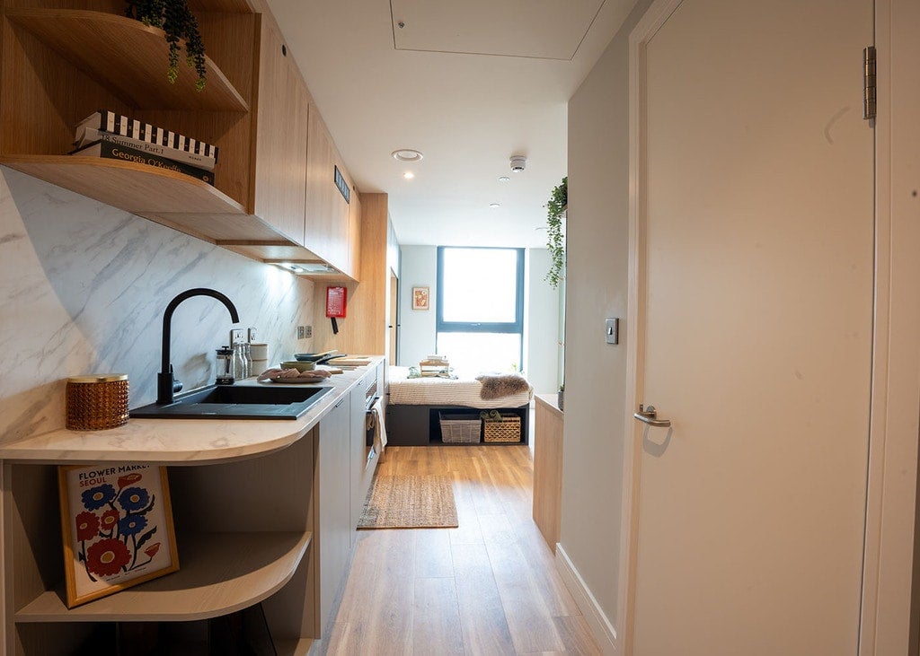 Flat Prayle Grove in Greater London