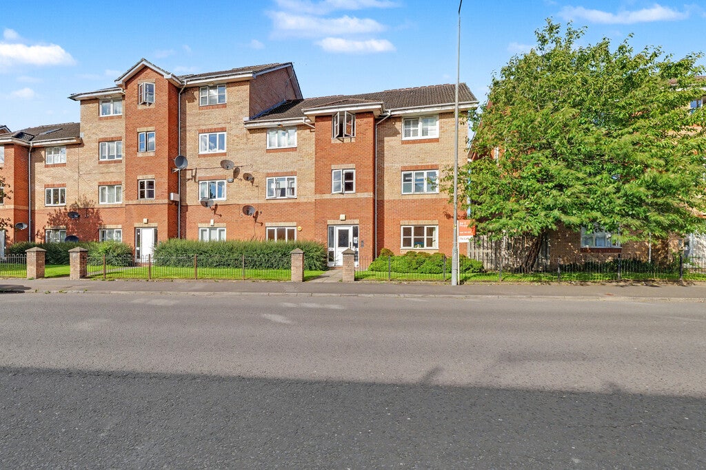 Flat Old Shettleston Road in Glasgow