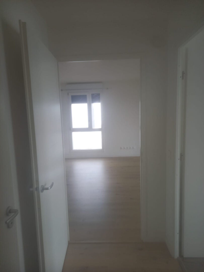 Flat Avenue Lech Walesa in Rosny-sous-Bois