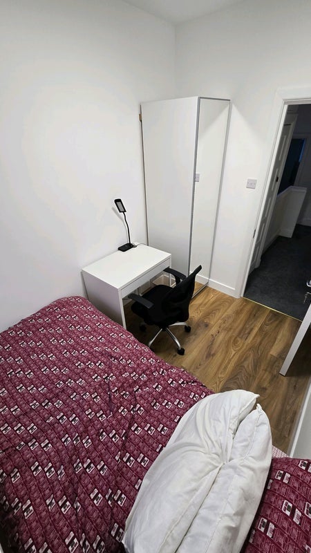 Room Downe Road in Greater London
